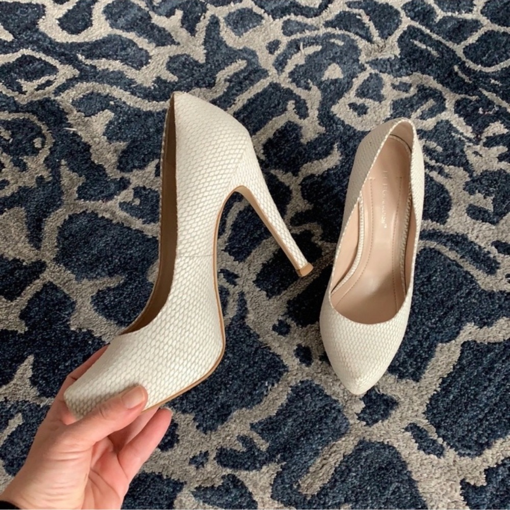 Bcbgeneration platform heels/pumps/shoes Sz 7.5 ivory white cream